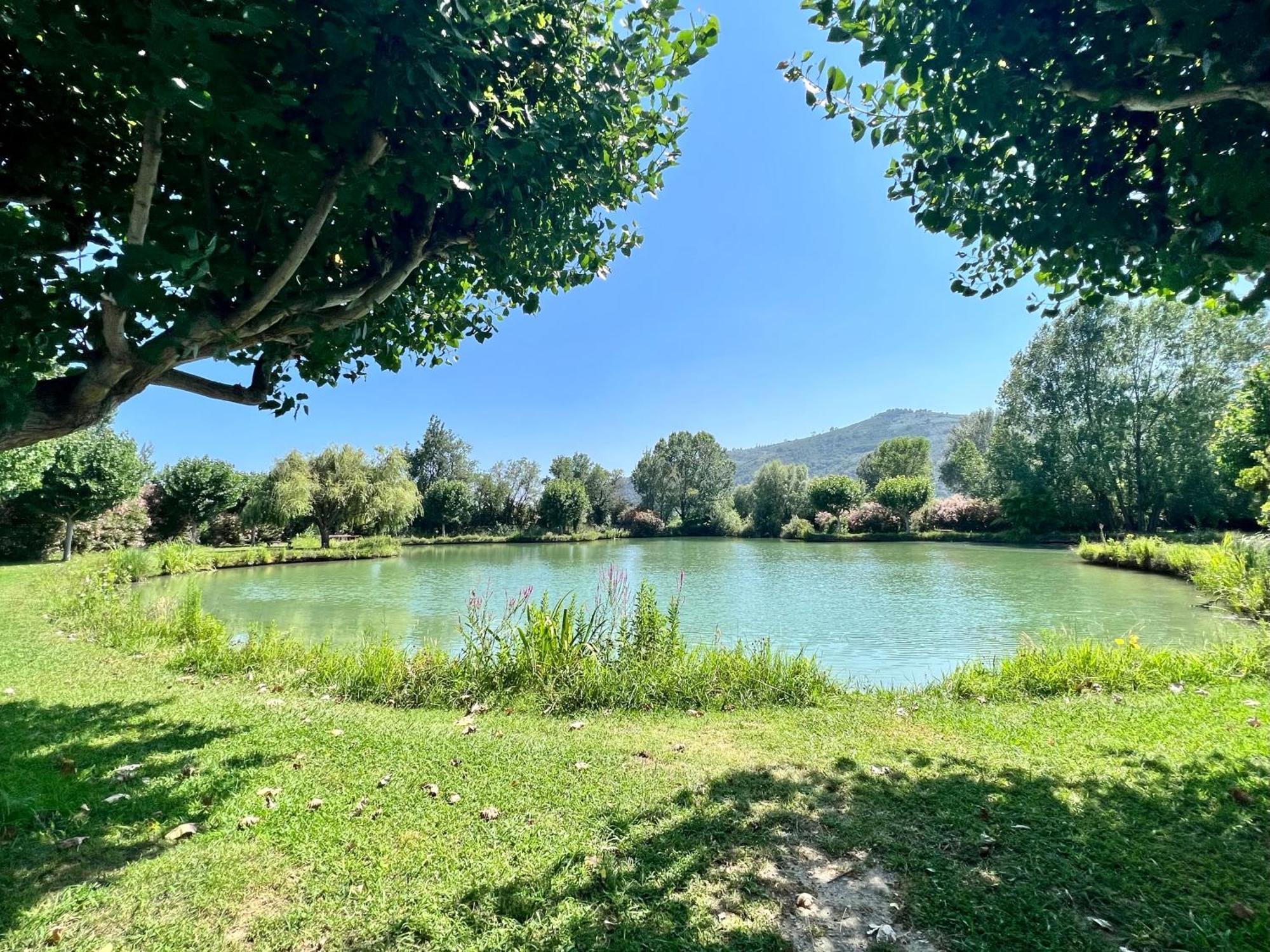 Domaine Du Lac De La Vallee La Roquette-sur-Siagne Luaran gambar